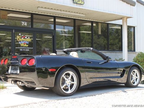 Used 2002 Chevrolet Corvette Convertible w/ Preferred Equipment Group2 image 18