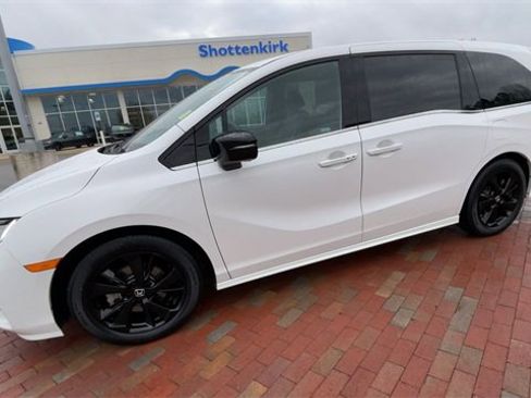 Used 2024 Honda Odyssey Sport image 6
