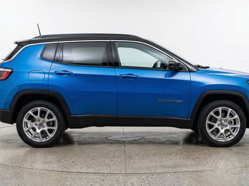 Used 2025 Jeep Compass Limited AWD/4WD image 8