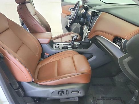 Used 2021 Chevrolet Traverse High Country AWD/4WD image 38
