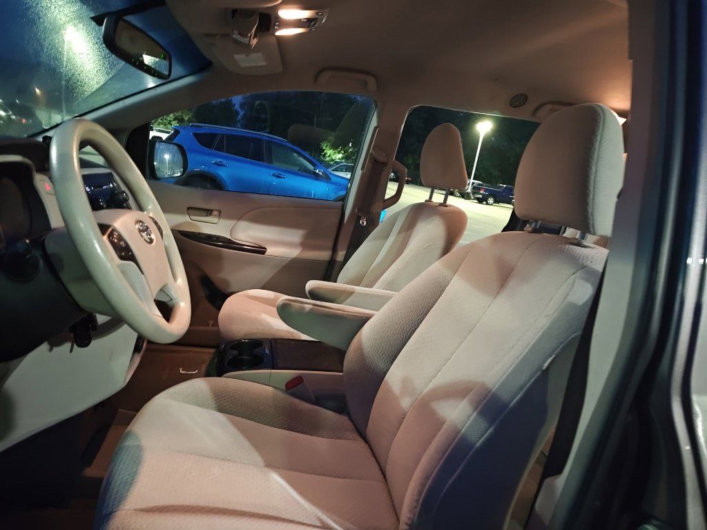 Used 2014 Toyota Sienna LE FWD image 8