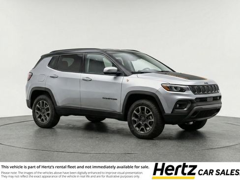 Used 2025 Jeep Compass Trailhawk image 1