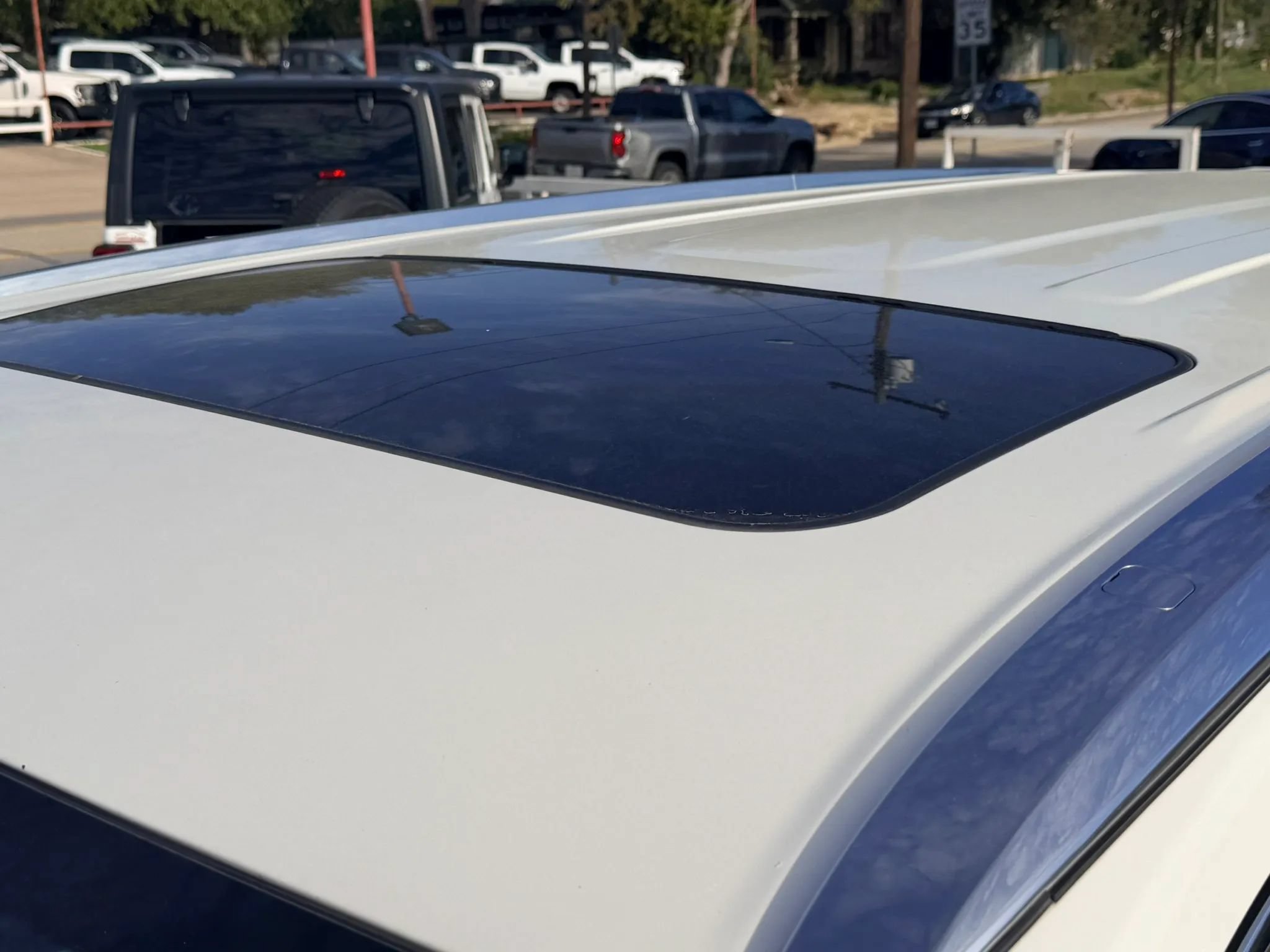 Used 2018 Toyota Highlander Limited FWD image 5