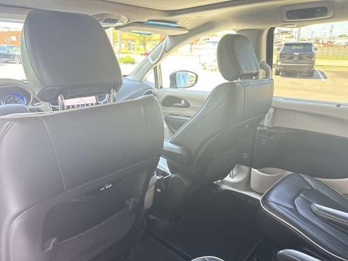 Used 2021 Chrysler Pacifica Limited AWD/4WD image 75