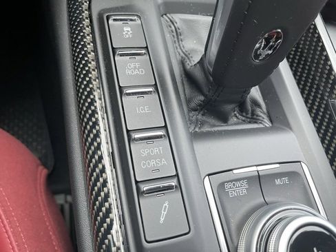 Used 2022 Maserati Levante Trofeo image 33