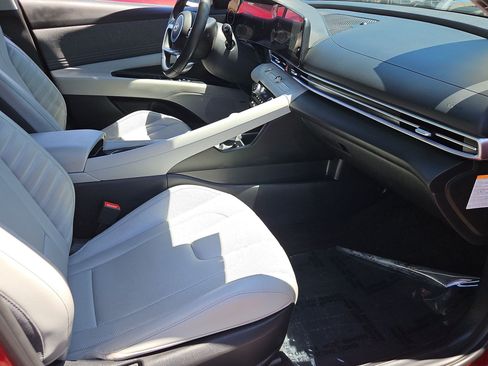 Used 2024 Hyundai Elantra Limited FWD image 26