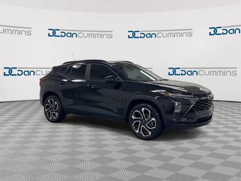 Used 2024 Chevrolet Trax RS w/ Sunroof Package image 2