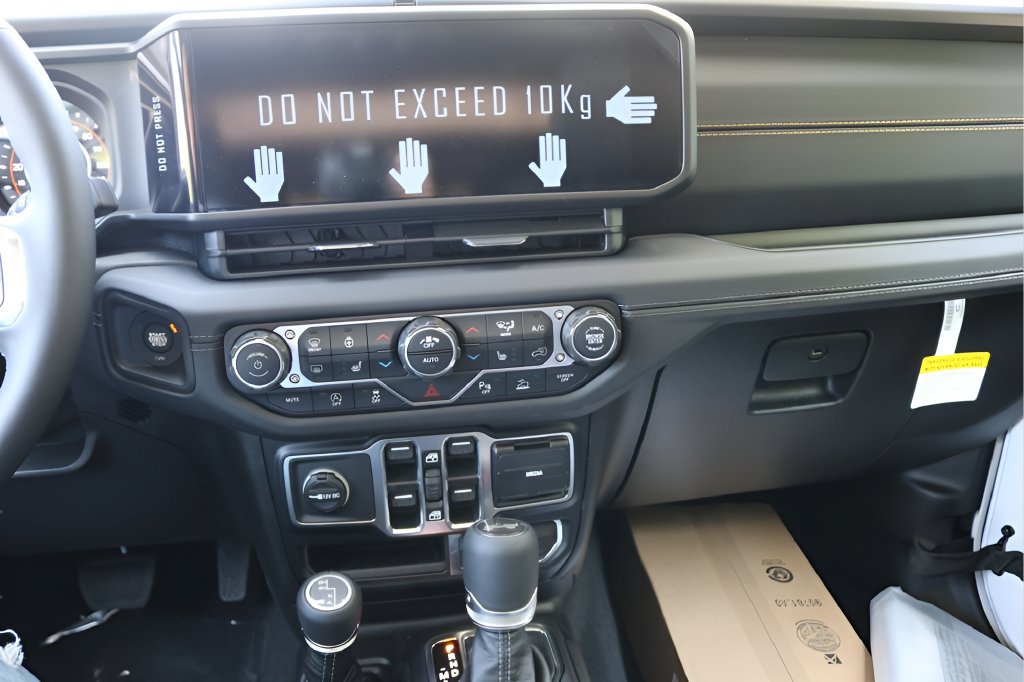 New 2026 Jeep Wrangler Unlimited Sahara AWD/4WD image 24