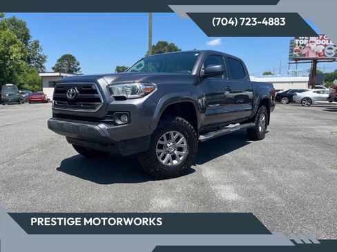 Used 2017 Toyota Tacoma SR5 RWD image 1