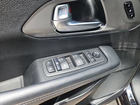 Used 2025 Chrysler Pacifica Select FWD image 21