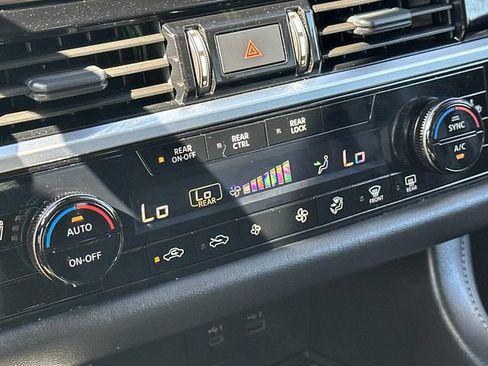 Used 2024 Nissan Pathfinder SV AWD/4WD image 30