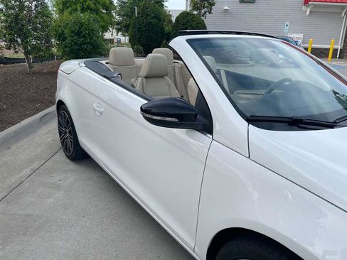 Used 2014 Volkswagen Eos FWD image 49