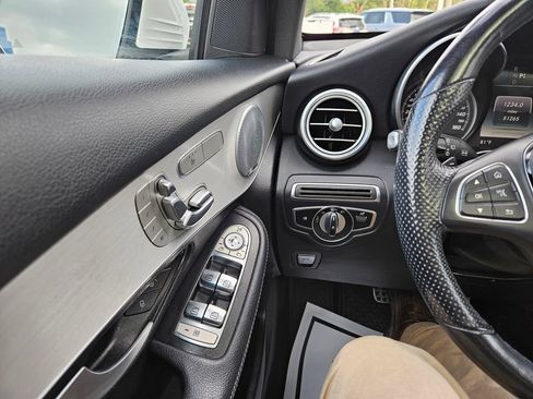 Used 2019 Mercedes-Benz GLC 300 4MATIC image 12