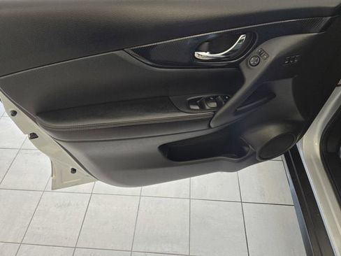 Used 2019 Nissan Rogue SL w/ Premium Package image 20