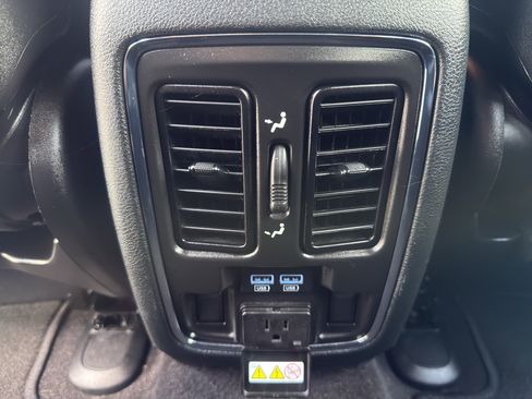 Used 2022 Jeep Grand Cherokee Limited AWD/4WD image 32