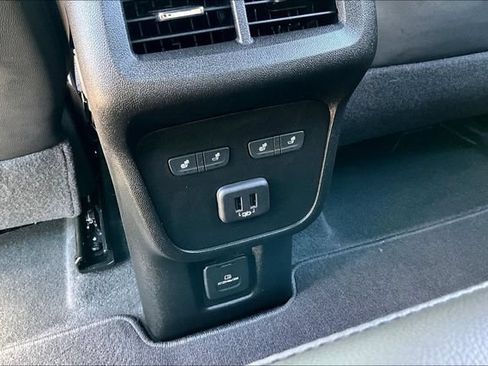 Used 2022 Chevrolet Equinox Premier AWD/4WD image 16