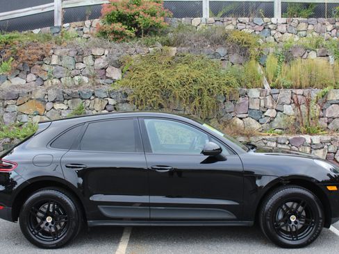 Used 2017 Porsche Macan AWD/4WD image 5