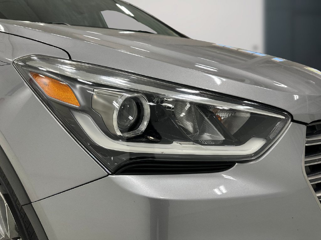 Used 2017 Hyundai Santa Fe SE w/ Cargo Package FWD image 11