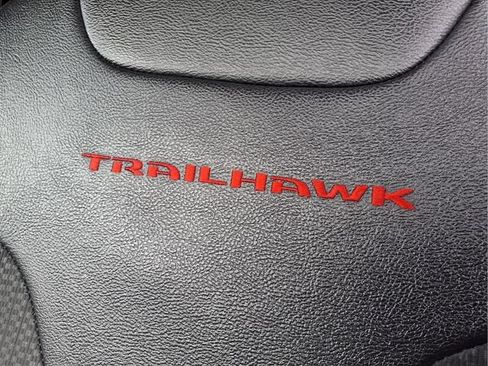 Used 2025 Jeep Compass Trailhawk AWD/4WD image 17