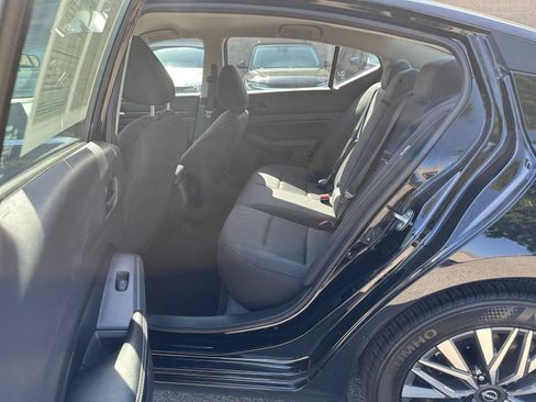 Used 2025 Nissan Altima 2.5 SV FWD image 21