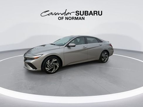 Used 2025 Hyundai Elantra Limited FWD image 5