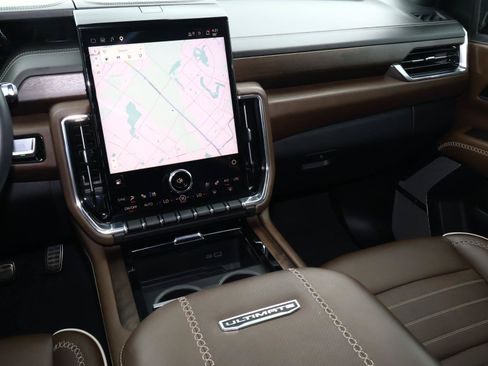 Used 2025 GMC Yukon XL Denali Ultimate AWD/4WD image 12