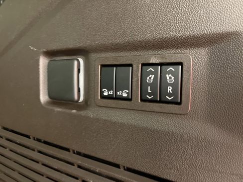 Used 2021 Chevrolet Tahoe Z71 w/ Z71 Off-Road Package image 11