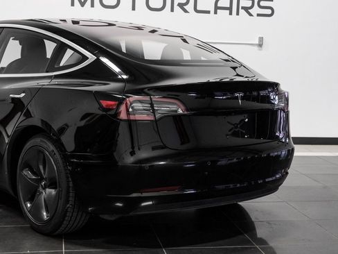 Used 2018 Tesla Model 3 Long Range image 16