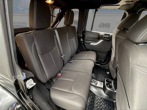 Used 2015 Jeep Wrangler Unlimited Sahara image 26