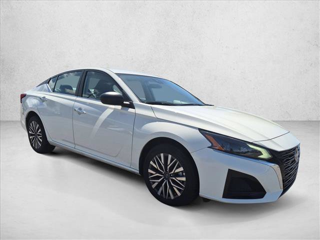 Used 2025 Nissan Altima 2.5 SV AWD/4WD image 3