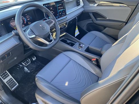 New 2026 Volkswagen Tiguan SE R-Line image 14