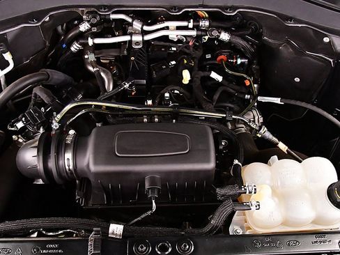 Used 2022 Ford Explorer XLT w/ Equipment Group 202A image 34