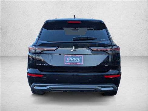 Used 2025 Mitsubishi Outlander SE image 7