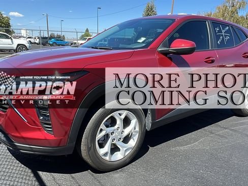 Used 2024 Chevrolet Trax LS w/ LS Convenience Package FWD image 1