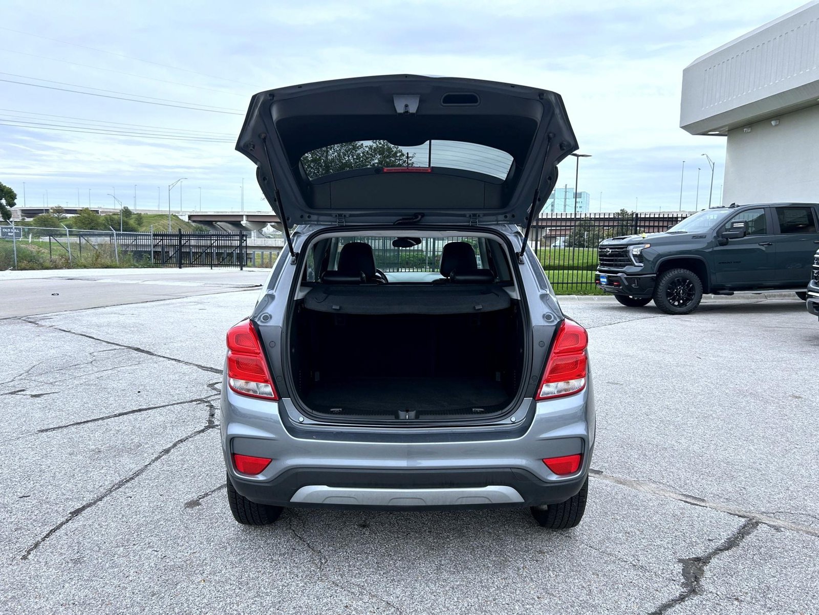 Used 2019 Chevrolet Trax LT w/ LT Convenience Package AWD/4WD image 22