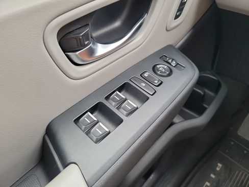 Certified 2025 Honda Pilot Touring image 30