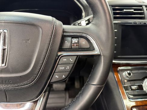 Used 2019 Lincoln Continental Select w/ Continental Climate Package FWD image 21