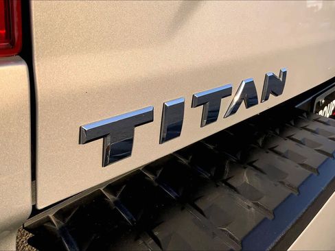 Used 2020 Nissan Titan SV w/ SV Convenience Package image 29
