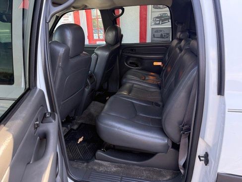 Used 2003 Chevrolet Avalanche 2WD image 12