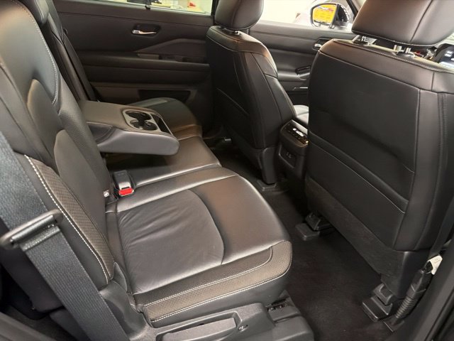 Used 2024 Nissan Pathfinder SL w/ Black Appearance Package AWD/4WD image 12