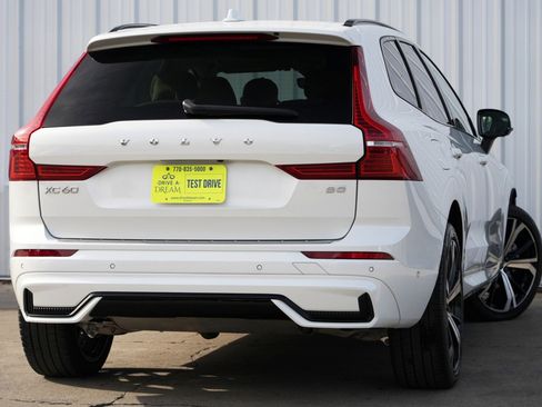 Used 2023 Volvo XC60 B5 Ultimate w/ Protection Package Premier image 5