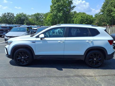 Used 2022 Volkswagen Taos SE w/ Panoramic Sunroof Package AWD/4WD image 21