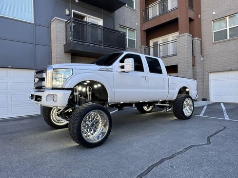 Used 2013 Ford F250 Platinum AWD/4WD image 4