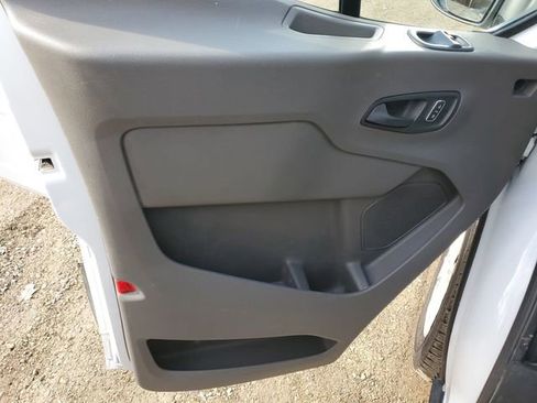 Used 2022 Ford E-Transit Medium Roof image 19