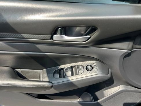 Used 2025 Nissan Altima 2.5 SV FWD image 6