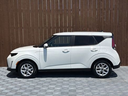 Used 2025 Kia Soul LX w/ LX Technology Package FWD image 12