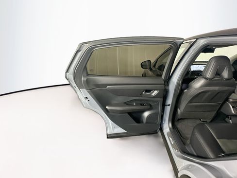 Used 2023 Nissan Ariya FWD image 27