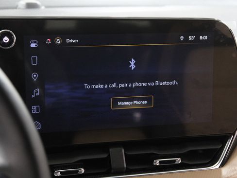 Used 2025 Chevrolet Equinox ACTIV w/ Safety and Technology Package image 11