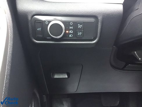 Used 2021 Ford Explorer XLT image 38