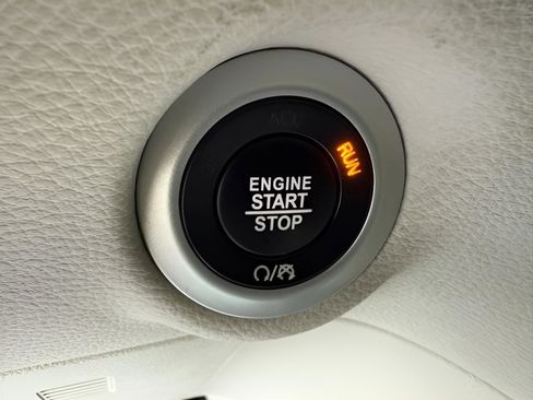 Used 2022 Chrysler Pacifica Touring-L FWD image 23